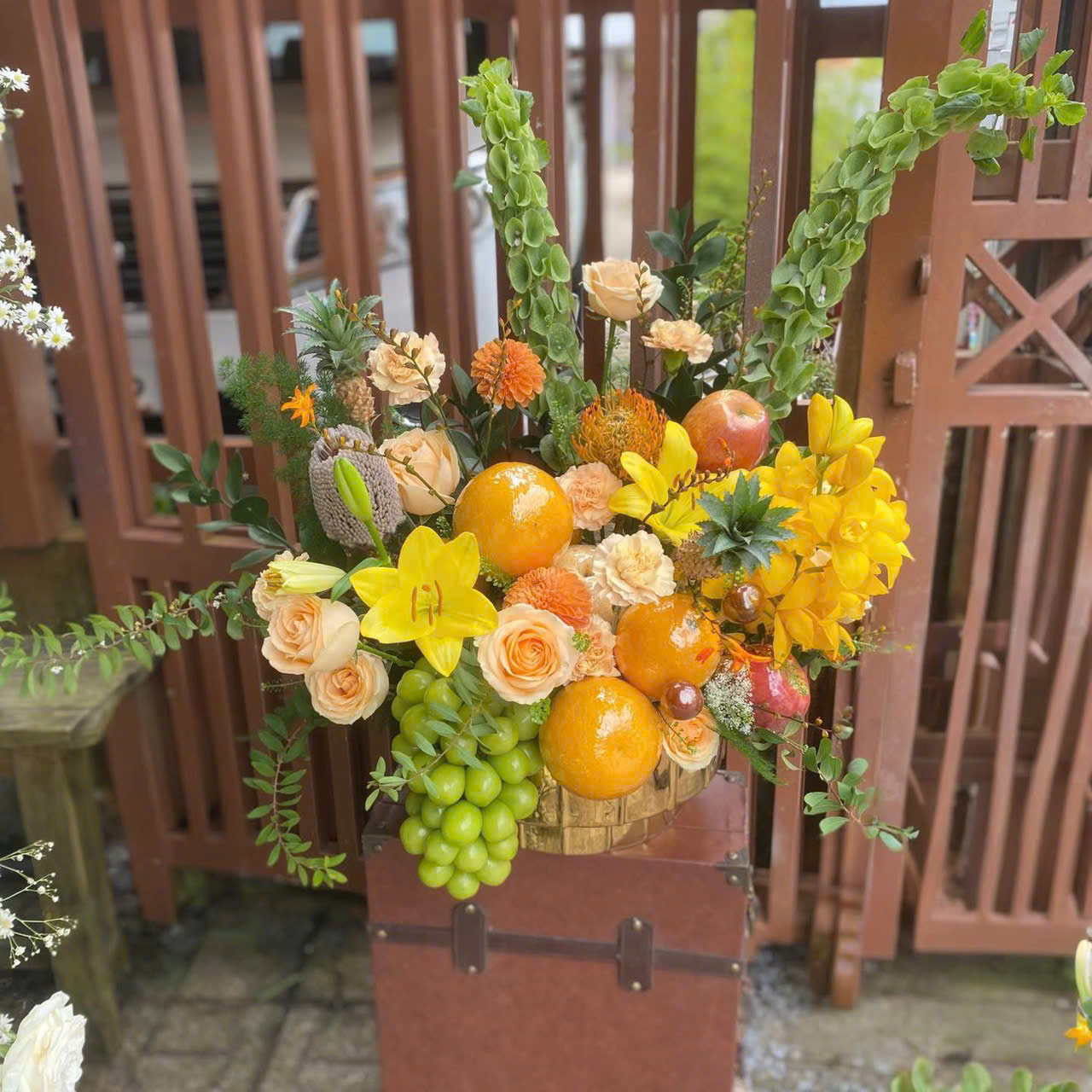 Giỏ Trái Cây Và Hoa