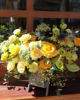 Giỏ Hoa Tươi Chúc Mừng LV002