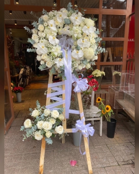 Kệ hoa tươi chia buồn hiện đại - LV 0283