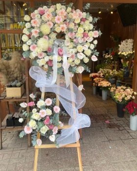 Kệ hoa tươi chia buồn hiện đại - kệ hoa đẹp LV 9372