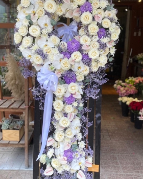 Kệ hoa tươi chia buồn hiện đại - kệ hoa đẹp LV 4255