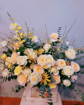 Giỏ Hoa Chúc Mừng - Hoa Hồng Tươi LV155