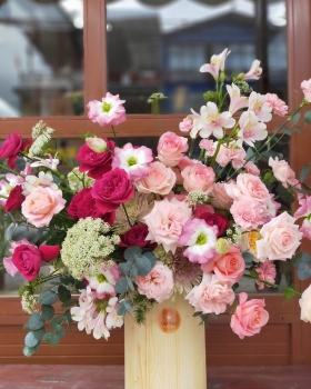 Giỏ Hoa Chúc Mừng - Giỏ Hoa Tươi LV-1775