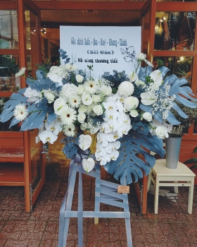 Kệ hoa tươi chia buồn hiện đại - kệ hoa đẹp LV 4125