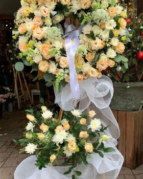 Kệ hoa tươi chia buồn hiện đại - kệ hoa đẹp LV 9743