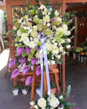 Kệ hoa tươi chia buồn hiện đại - kệ hoa đẹp LV 2345