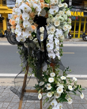 Hoa Tươi Chia Buồn - Kệ Hoa Tươi LV0839