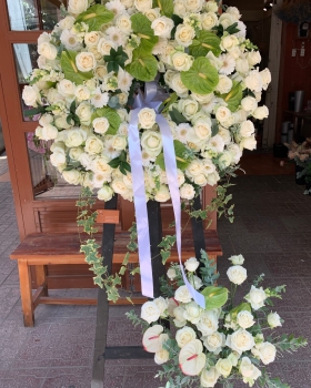 Kệ hoa tươi chia buồn hiện đại - kệ hoa đẹp LV 0974