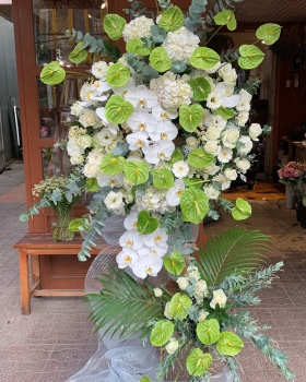 Kệ hoa tươi chia buồn hiện đại - kệ hoa đẹp LV 8535