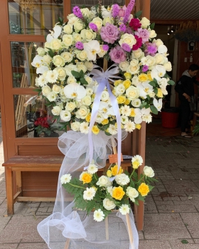 Kệ hoa tươi chia buồn hiện đại - kệ hoa đẹp LV 4264