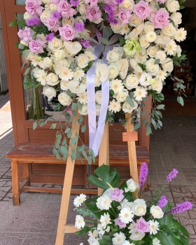 Kệ hoa tươi chia buồn hiện đại - kệ hoa đẹp LV 8742