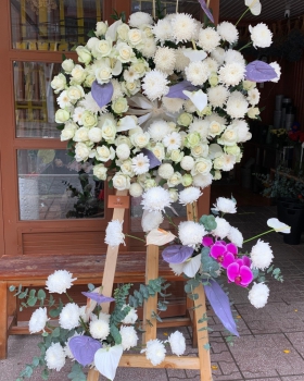 Kệ hoa tươi chia buồn hiện đại - kệ hoa đẹp LV 5563