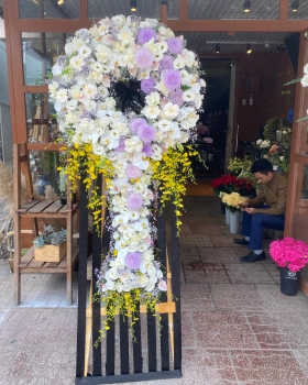 Kệ Hoa Tươi Chia Buồn - Hoa Viếng LV-1A95