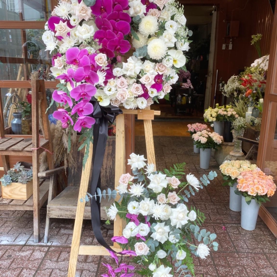 Kệ hoa tươi chia buồn hiện đại - kệ hoa đẹp LV 7432