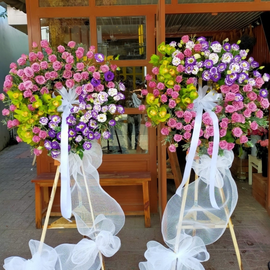 Kệ hoa tươi chia buồn hiện đại - kệ hoa đẹp LV 9975