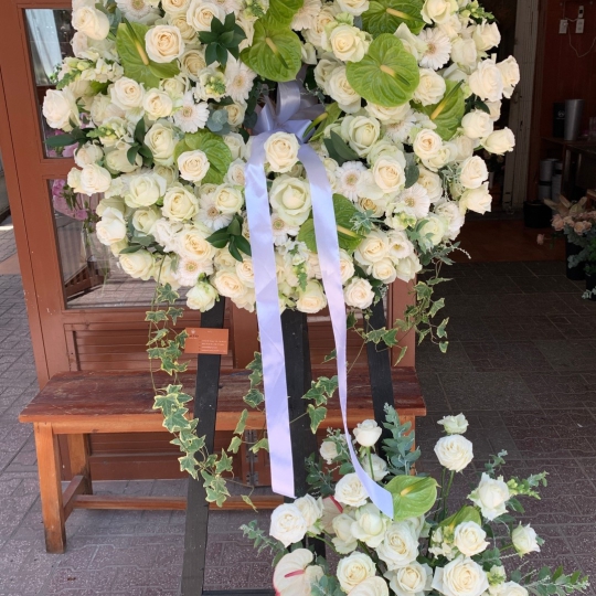 Kệ hoa tươi chia buồn hiện đại - kệ hoa đẹp LV 0974