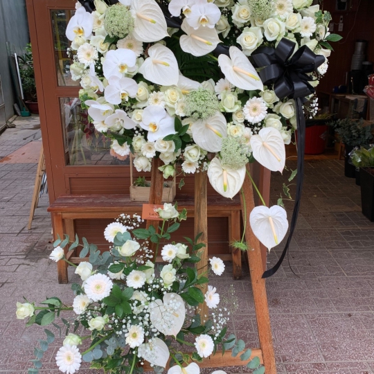 Kệ Hoa Tươi Chia Buồn - Hoa Tươi Đẹp LV0665