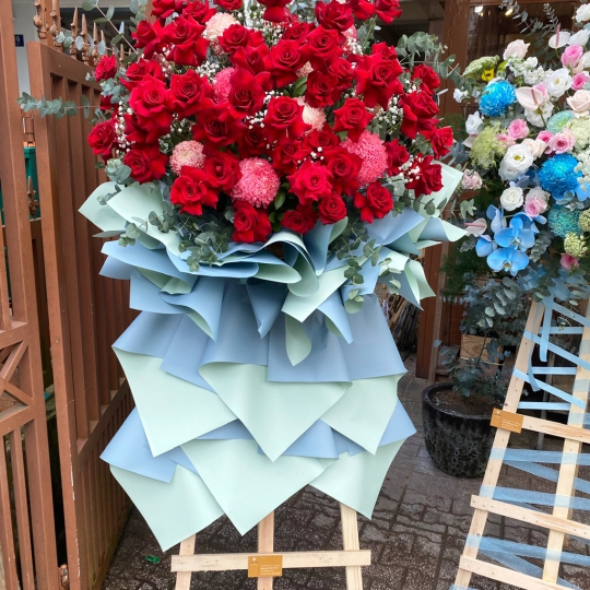 Kệ Hoa Tươi Chúc Mừng LV - S071