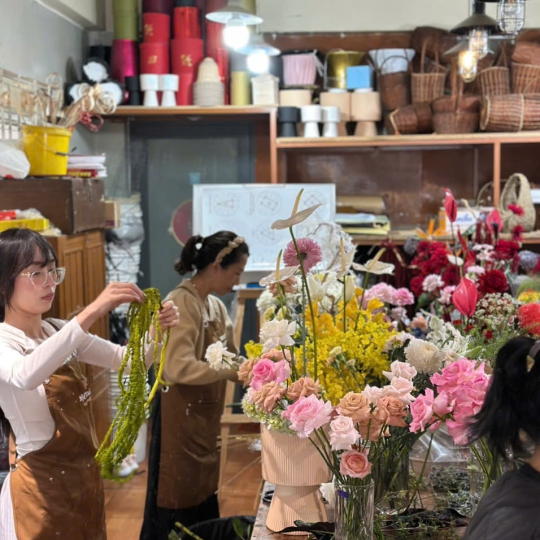 Lớp Học Cắm Hoa Cho Học Viên